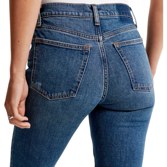 Abercrombie & Fitch A&F Women’s High Rise Mom Jean Dark Wash Distressed Size 26 - Picture 2 of 7